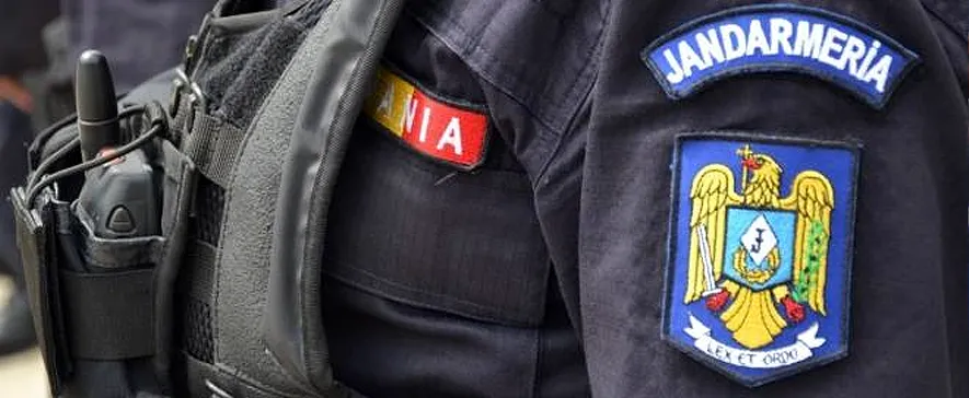 Bărbați din Brăila, surprinși de jandarmii băcăuani în timp ce ar fi încercat să fure combustibil dintr-un TIR. VIDEO